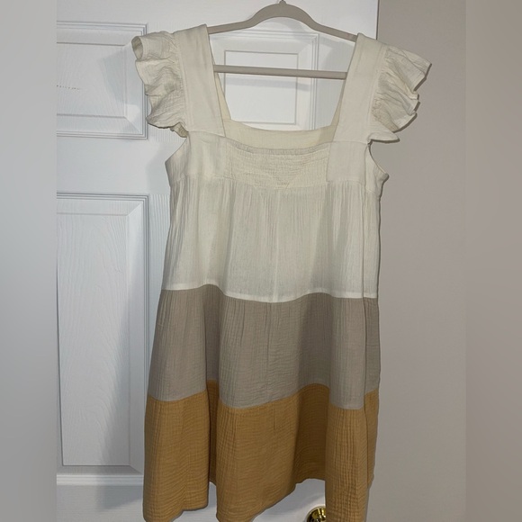 Color Block Ruffle Sleeve Dress - Picture 2 of 4